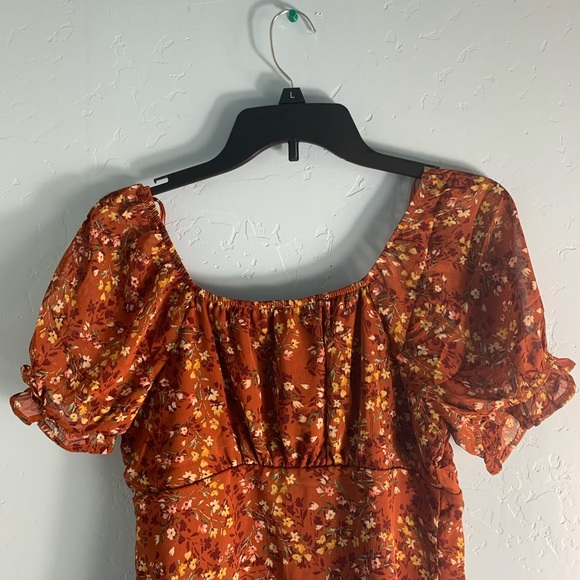 Lily White Floral Blouse - Picture 9 of 10